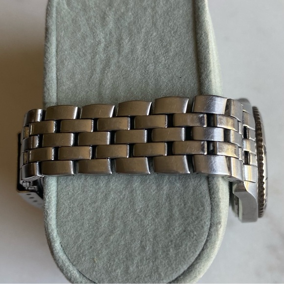 Citizen Quartz WR100 Watch Unisex - Picture 7 of 9